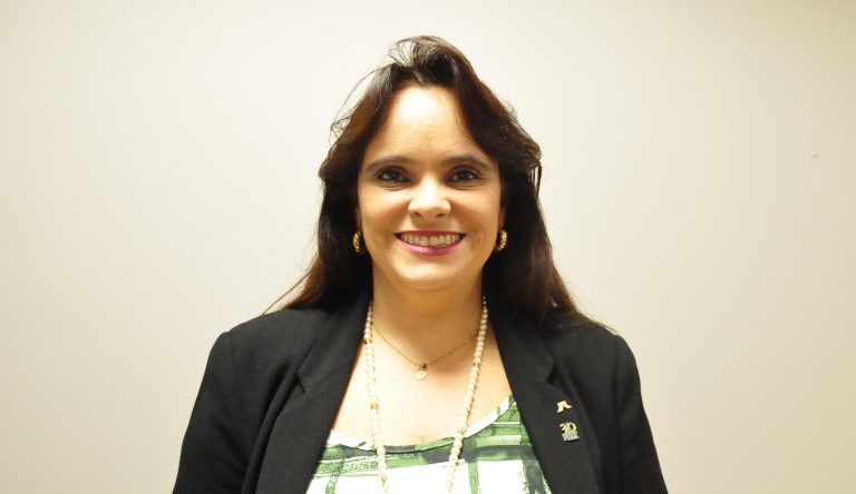 Andrea-Menezes-Diretora-Superintendente-da-Fibra-768x444